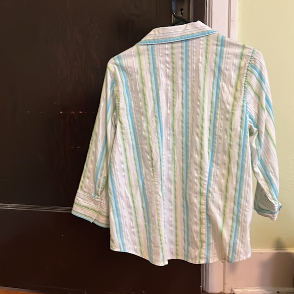 Northcrest Buttondown; Size Medium - Picture 2 of 4